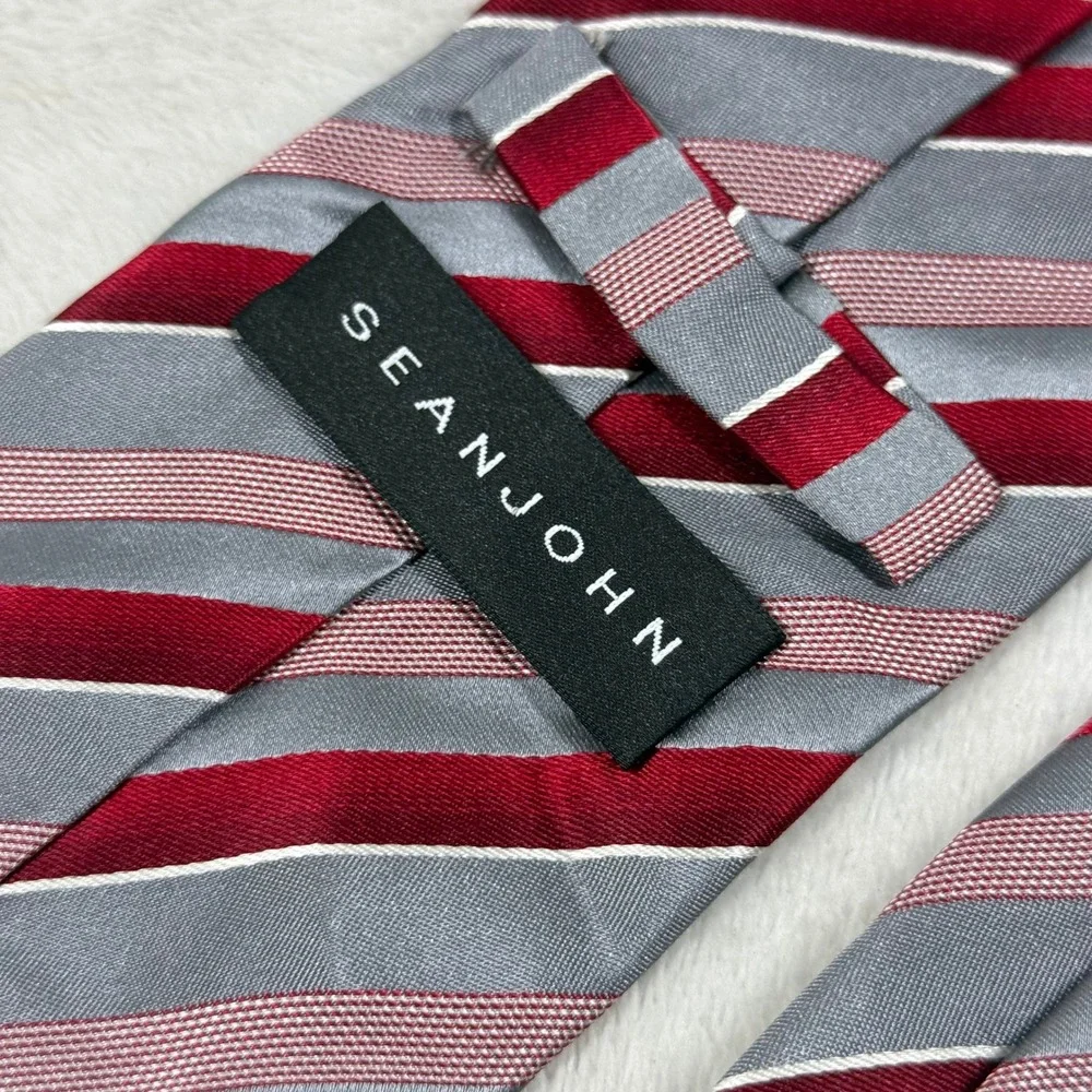 Sean John Mens Red Gray Striped 100% Silk Classic Necktie RN 121148